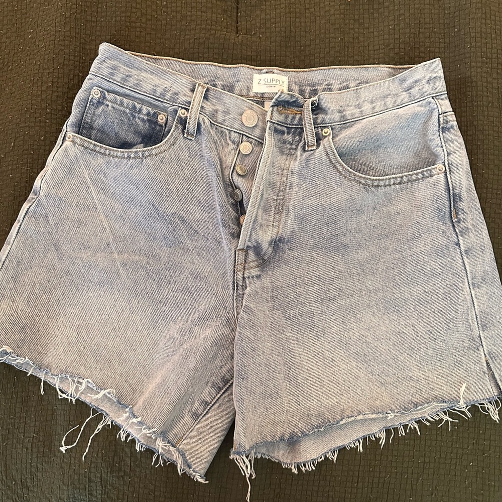 Z Supply Women's Denim Shorts - Light Blue size 27